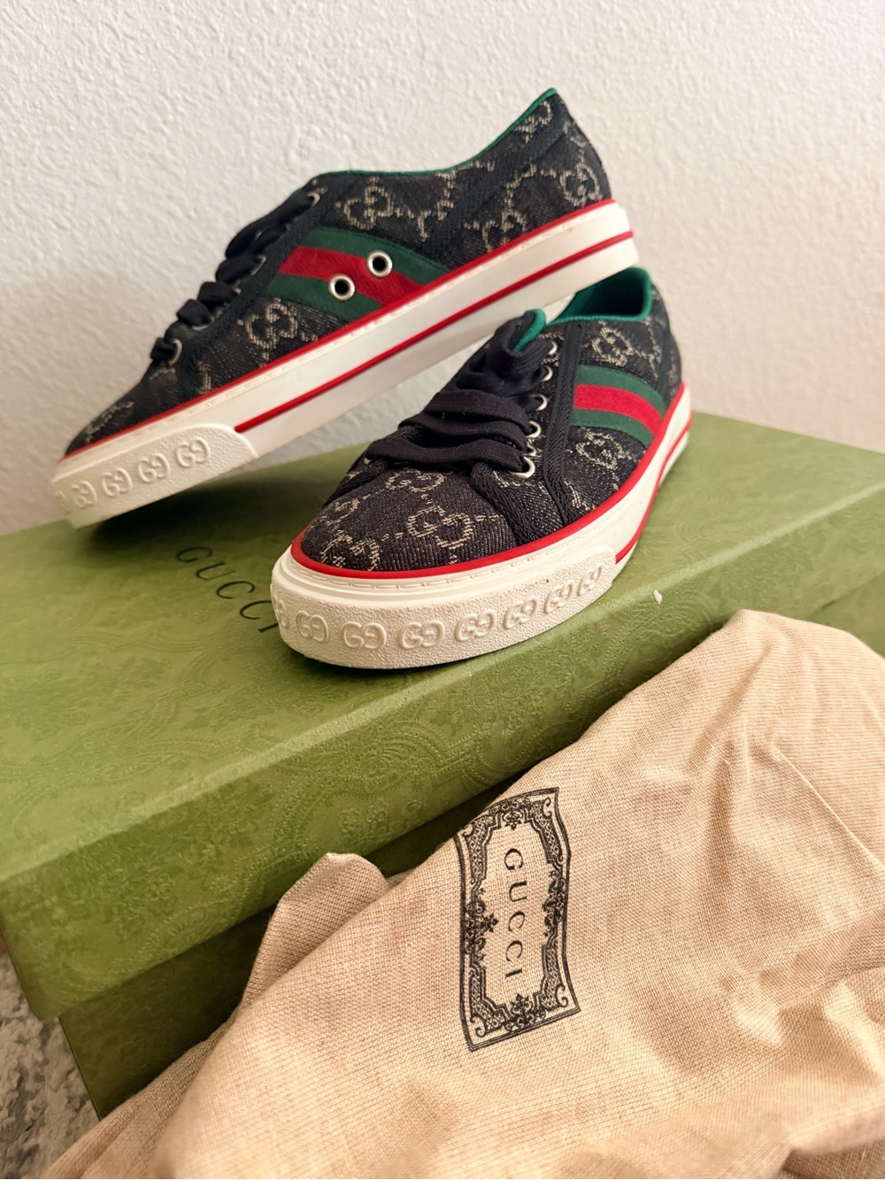 Gucci Kids Black GG Canvas Low-Top Sneakers with Green and Red Web